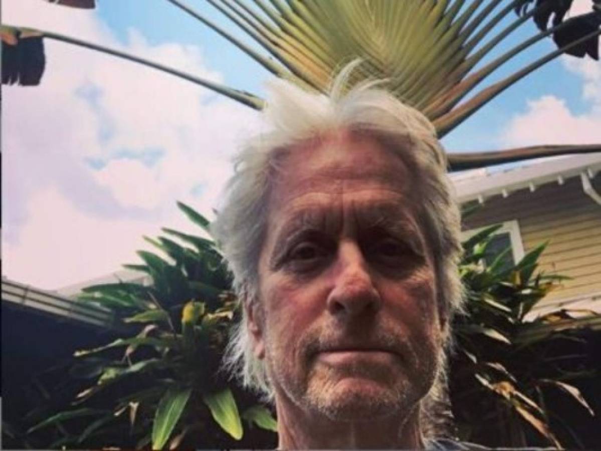 Michael Douglas disfruta de unas vacaciones en Roatán