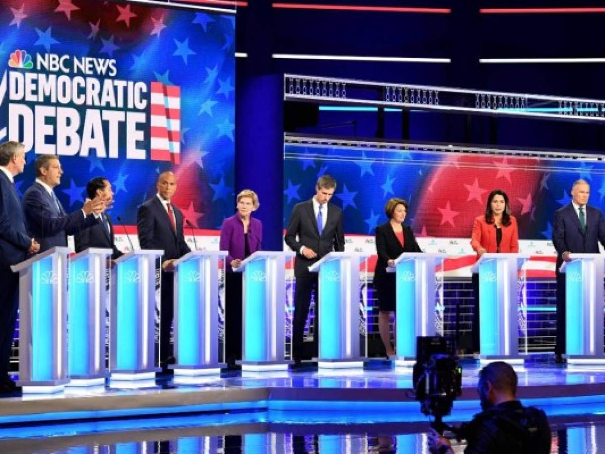 Debate de demócratas se centra en migración y economía de Estados Unidos