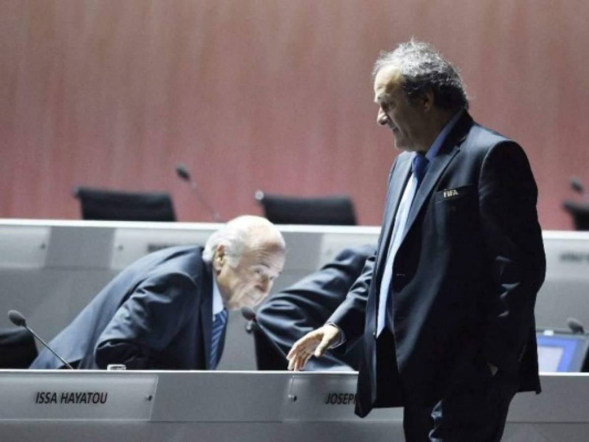 Caso Fifa: Joseph Blatter fue un 'irresponsable' con Michel Platini, según tribunal