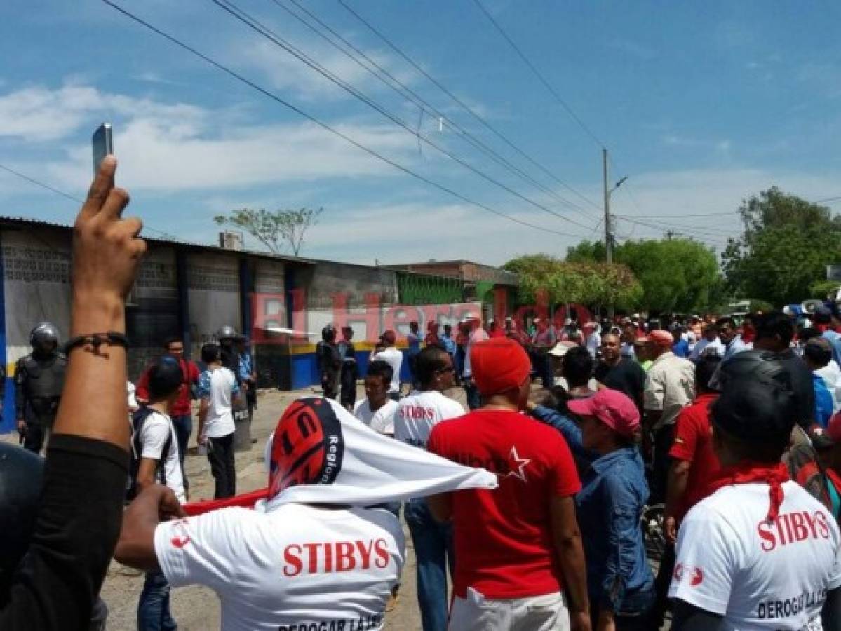 Marcha del Día del Trabajo termina en enfrentamiento en Choluteca   