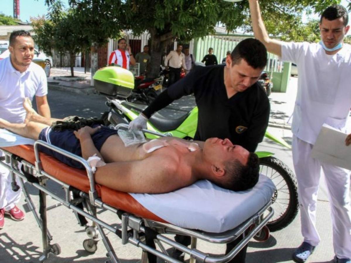 Cuatro policías muertos y 42 heridos provoca ataque con bomba en Barranquilla, Colombia