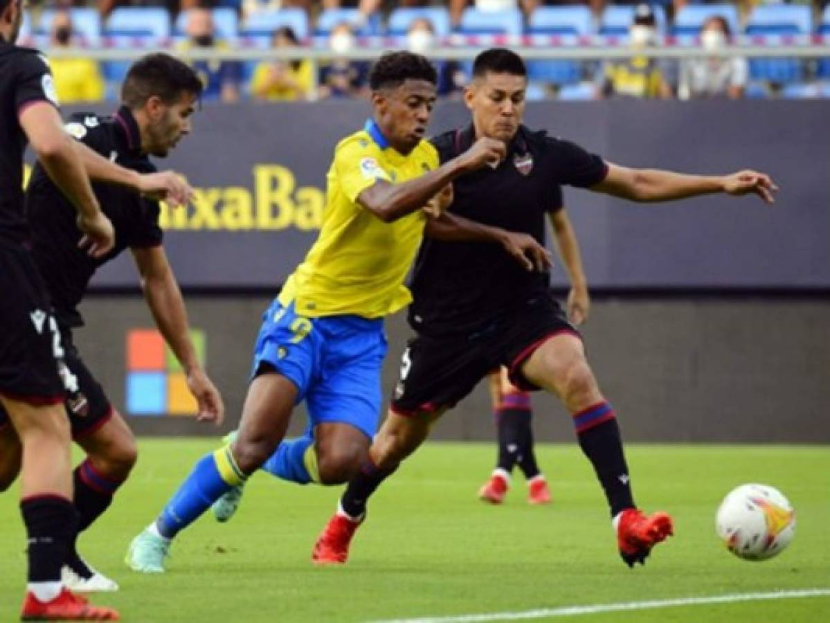 Choco Lozano fue titular en el empate del Cádiz ante Levante