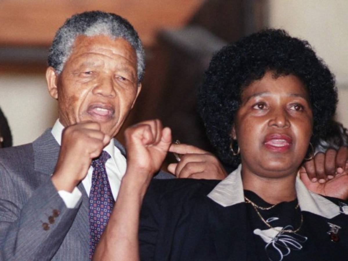 Muere Winnie Mandela, ex esposa de Nelson Mandela, expresidente sudafricano