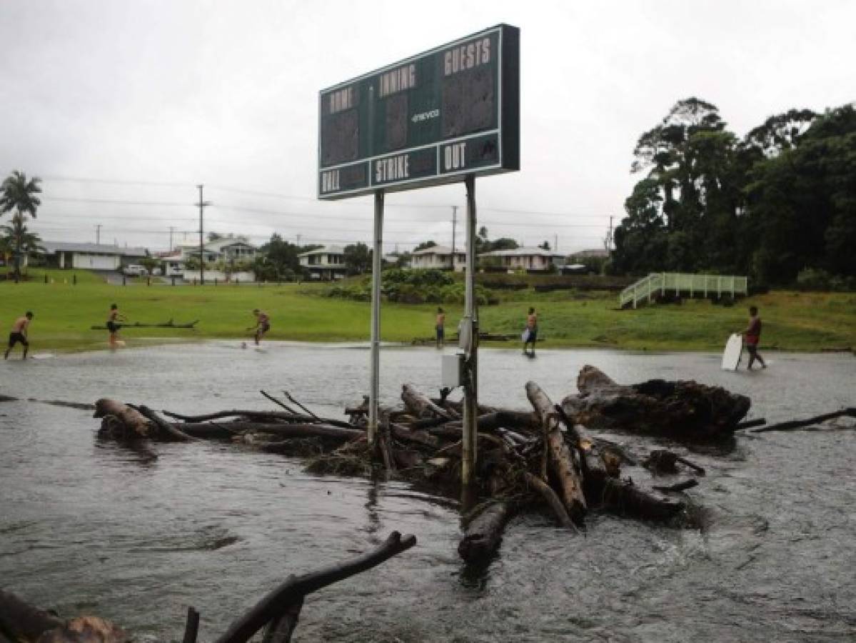 La tormenta tropical Lane se aleja de Hawái