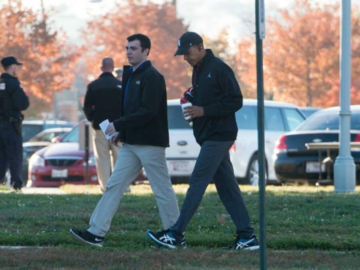 Barack Obama juega al básquetbol el día de las elecciones de EEUU