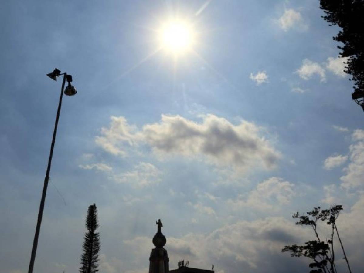 Clima cálido impera en San Salvador