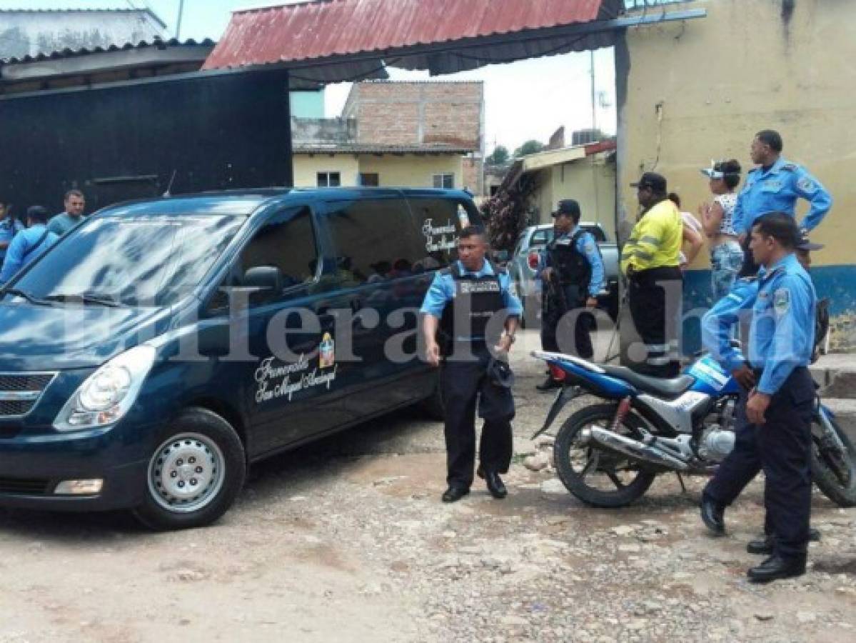 Honduras: Velan restos del agente policial Olman Galindo en posta de Belén