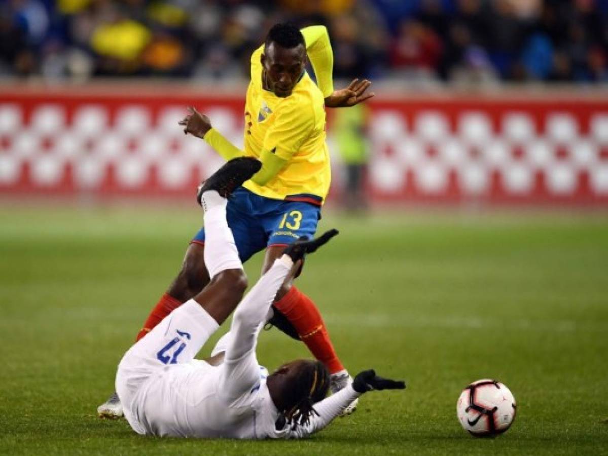 Alberth Elis desaprovecha oportunidad clara de gol ante Ecuador