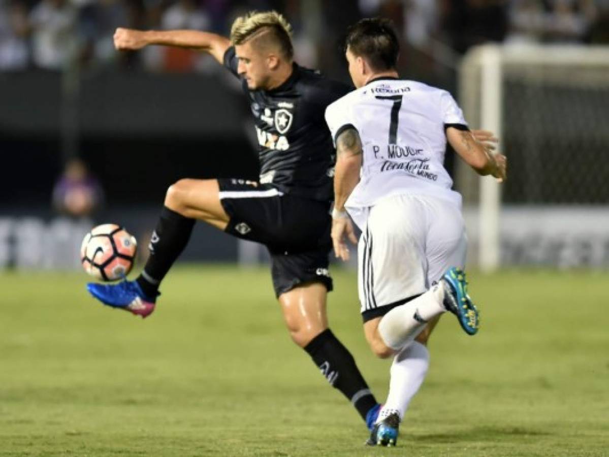 Botafogo a fase de grupos de Libertadores al vencer 3-1 por penales al Olimpia