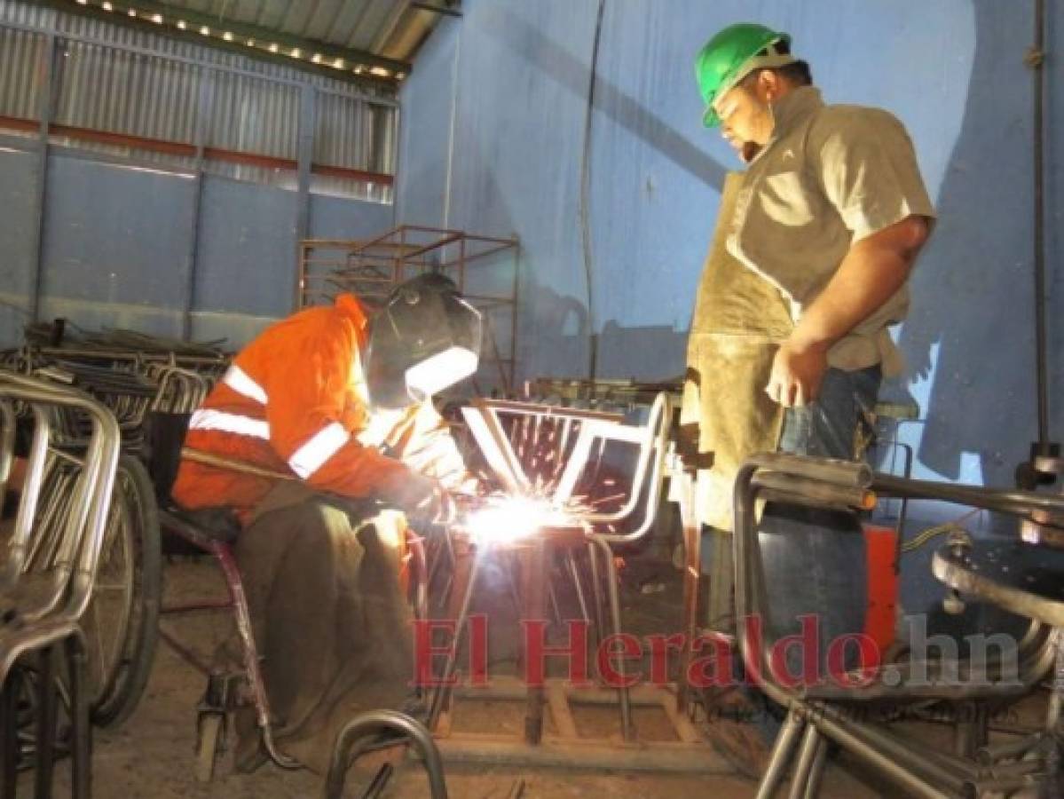 La soldadura es uno de los oficios que ofrece el Instituto Nacional de Formación Profesional (Infop) en el Distrito Central. Foto: El Heraldo