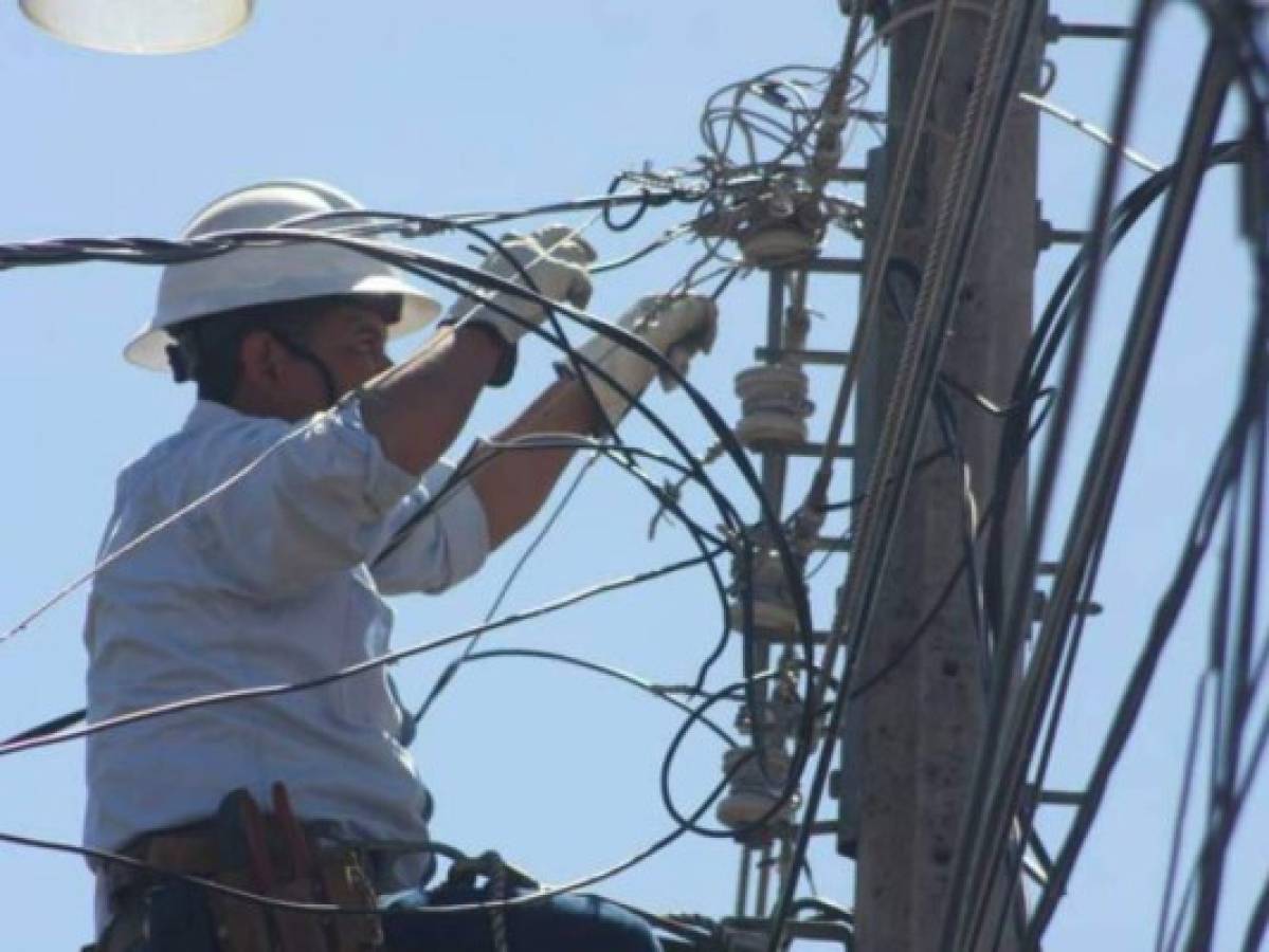 Interrumpen de emergencia energía eléctrica en varias colonias de Tegucigalpa