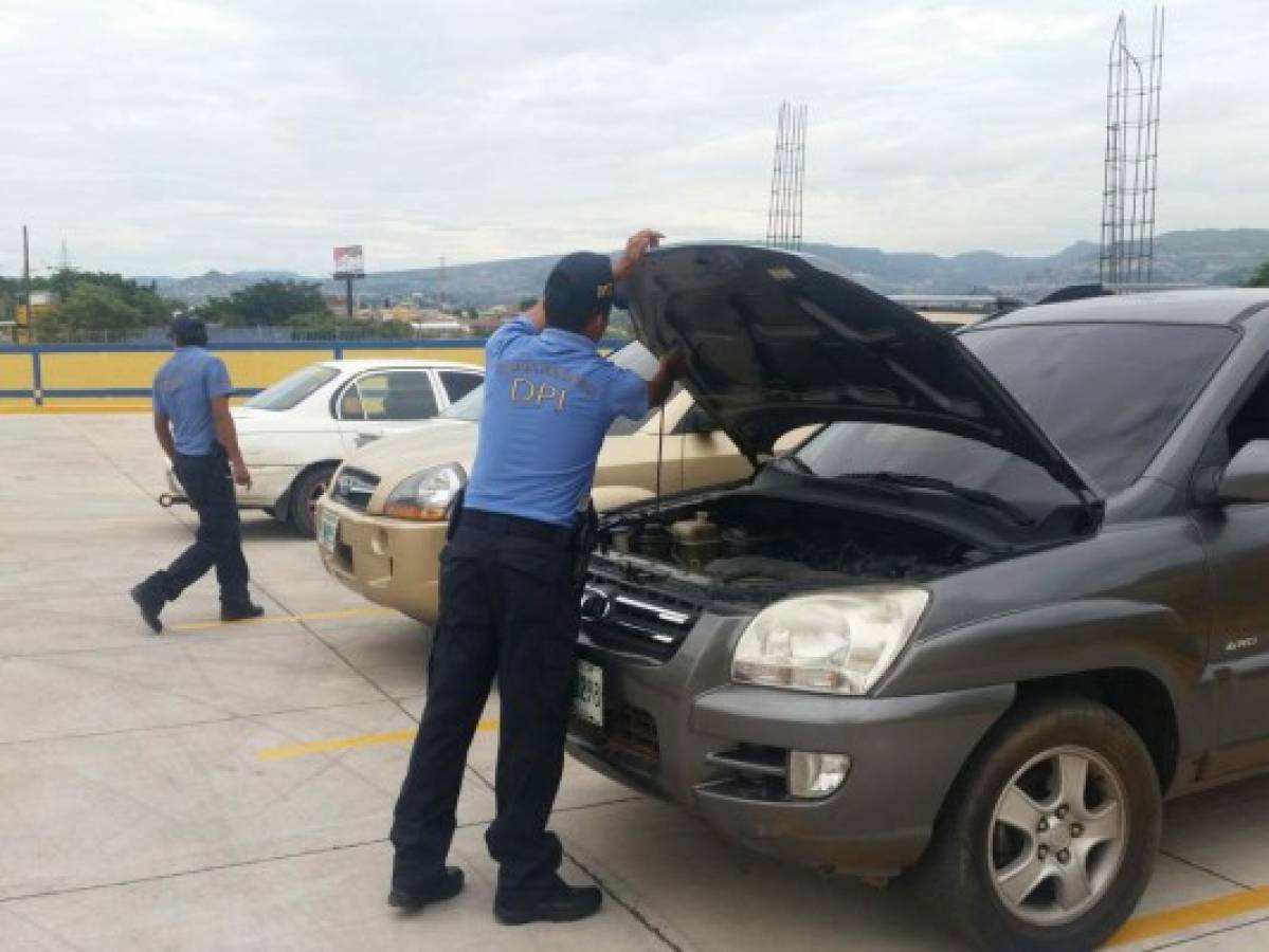 Recuperan cuatro vehículos con reporte de robo en el barrio Guadalupe