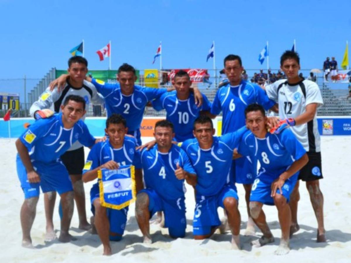 Aficionados salvadoreños no quieren ir al estadio Cuscatlán sino a la playa