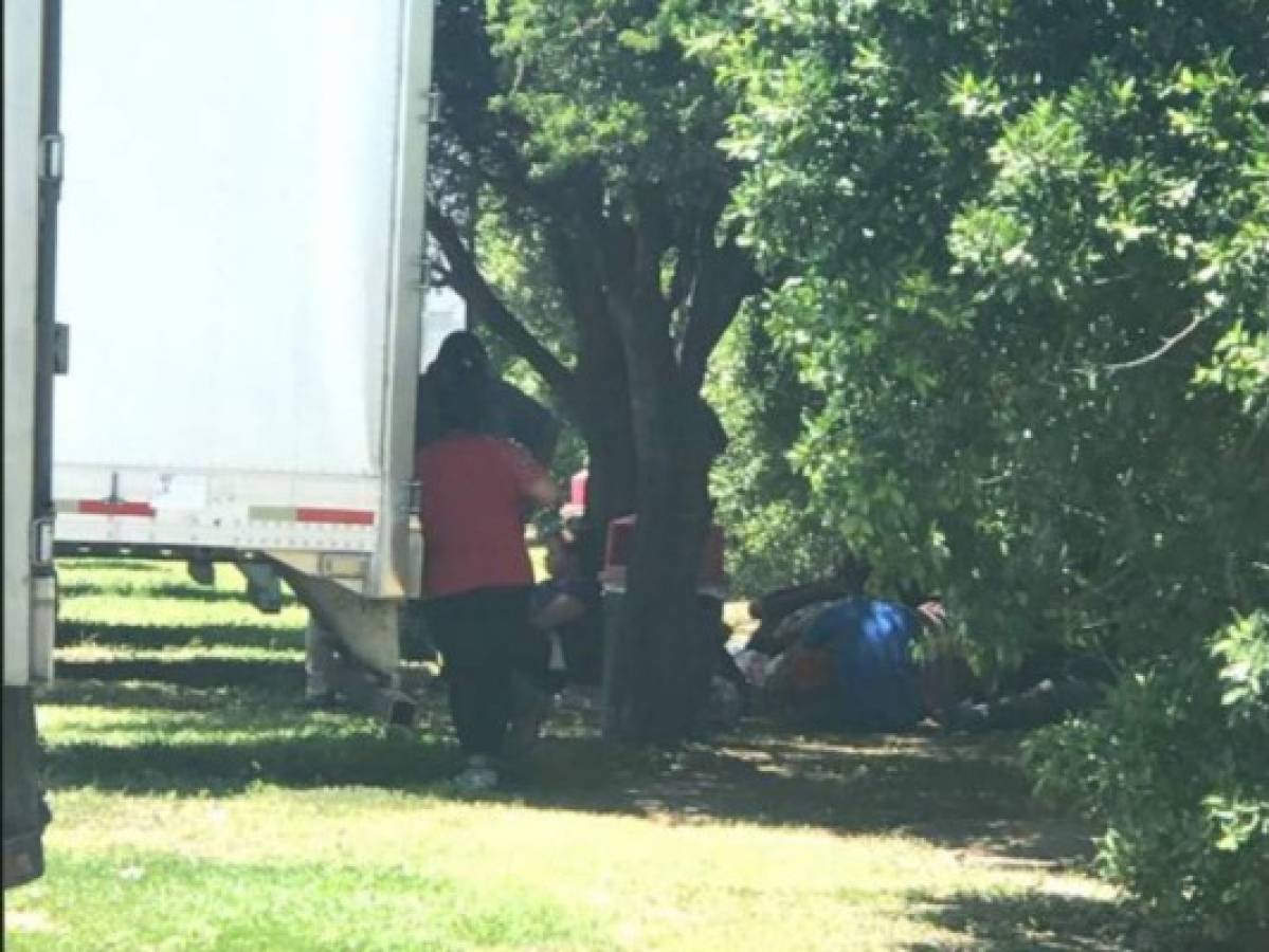 Hallan a 60 inmigrantes en camión refrigerado en frontera de Texas  