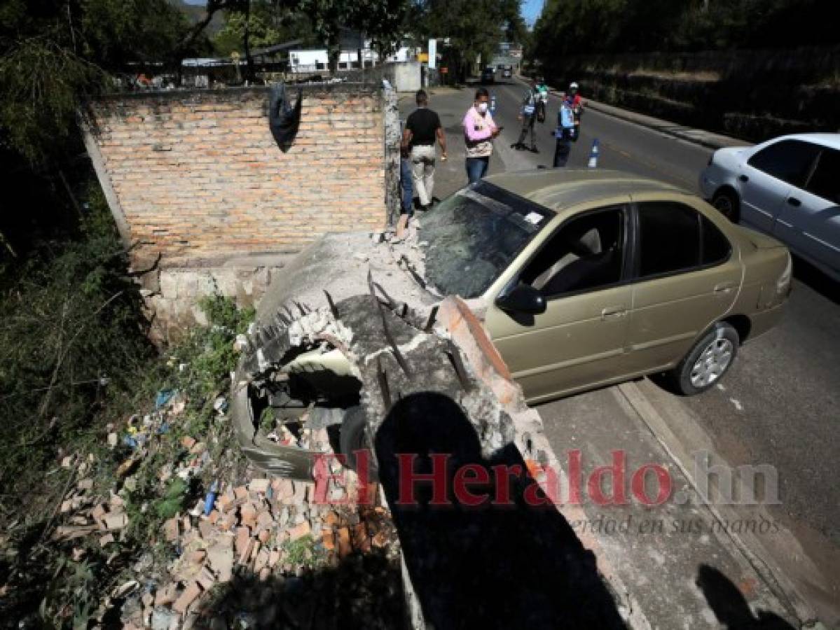 La parte delantera del vehículo quedó dañada.