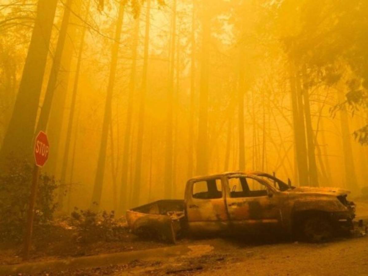 California: Temen que los fuertes vientos aviven los voraces incendios