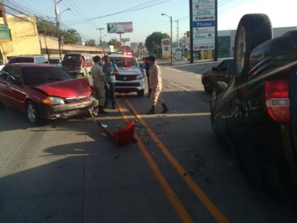 Accidente entre dos vehículos a inmediaciones de Toncontín