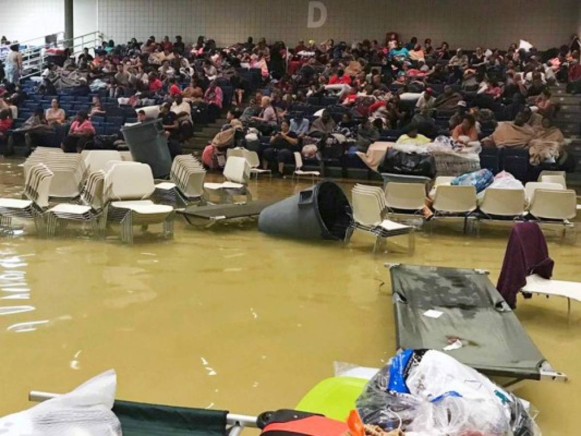 Se inunda albergue en Houston, Texas