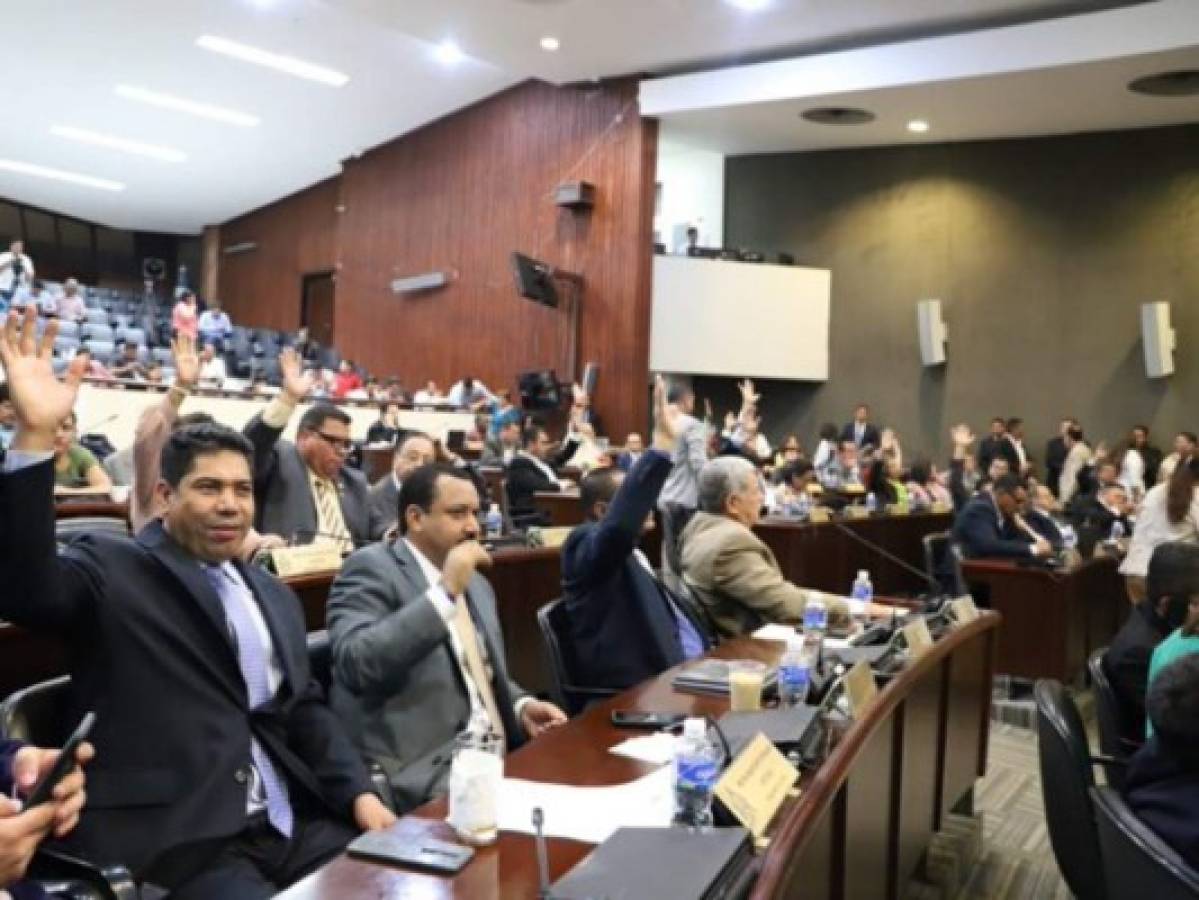 Congreso Nacional libera de delitos a dueños de medios y altos oficiales