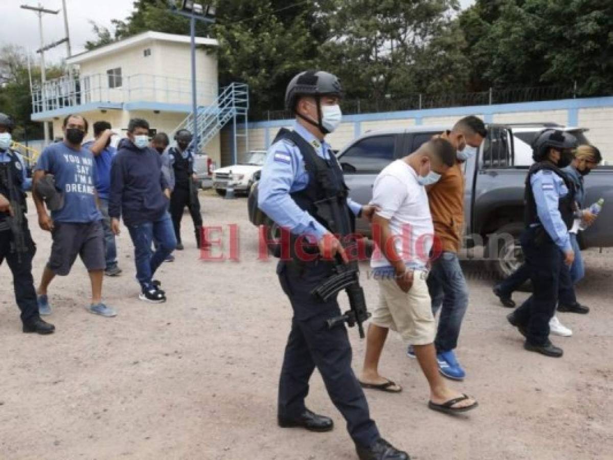 Las autoridades llamaron a la población a denunciar si creen haber sido víctimas de este grupo delincuencial y así ayudar a recabar evidencia en el caso. Foto: Estalin Irías/ EL HERALDO