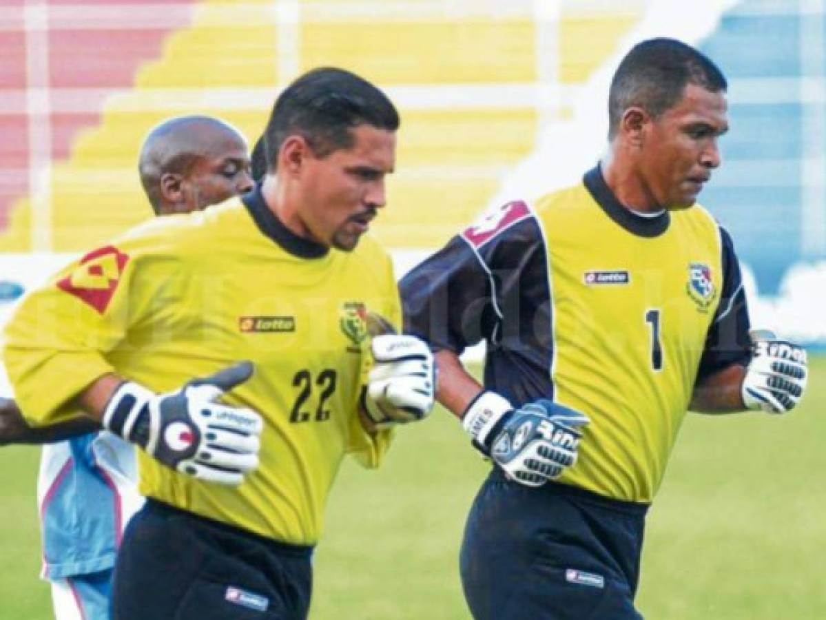 Donaldo González y Ricardo James eran los porteros de la selección de Panamá. Ambos se encontraron en Olimpia. Además jugaron en Marathón y Platense respectivamente.