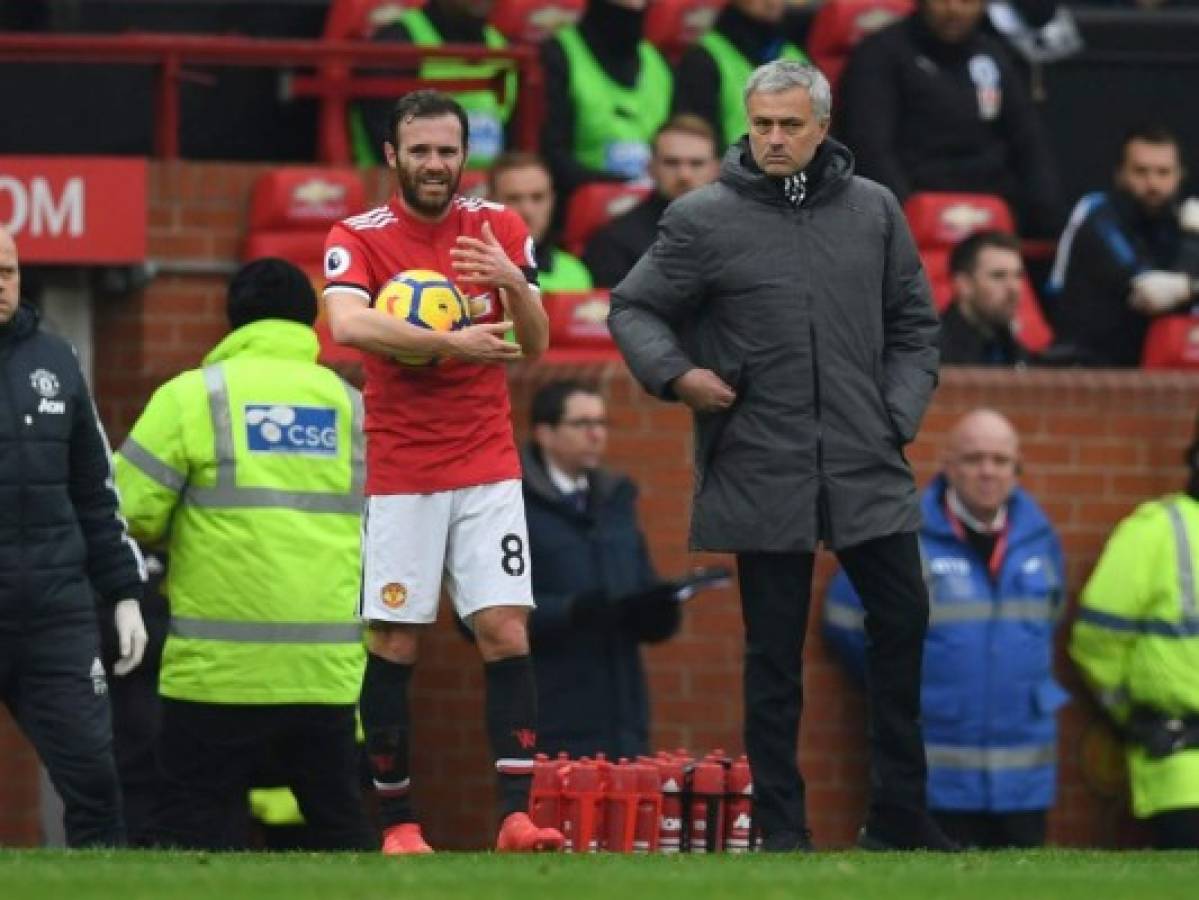 Juan Mata dedica triunfo del Manchester United a las víctimas del accidente de Múnich