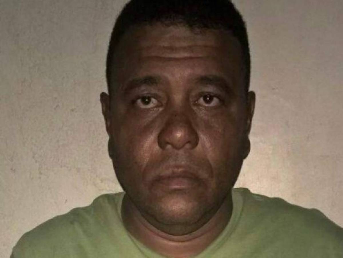 Realizan audiencia inicial a hombre que llevaba casi un millón pegado al cuerpo