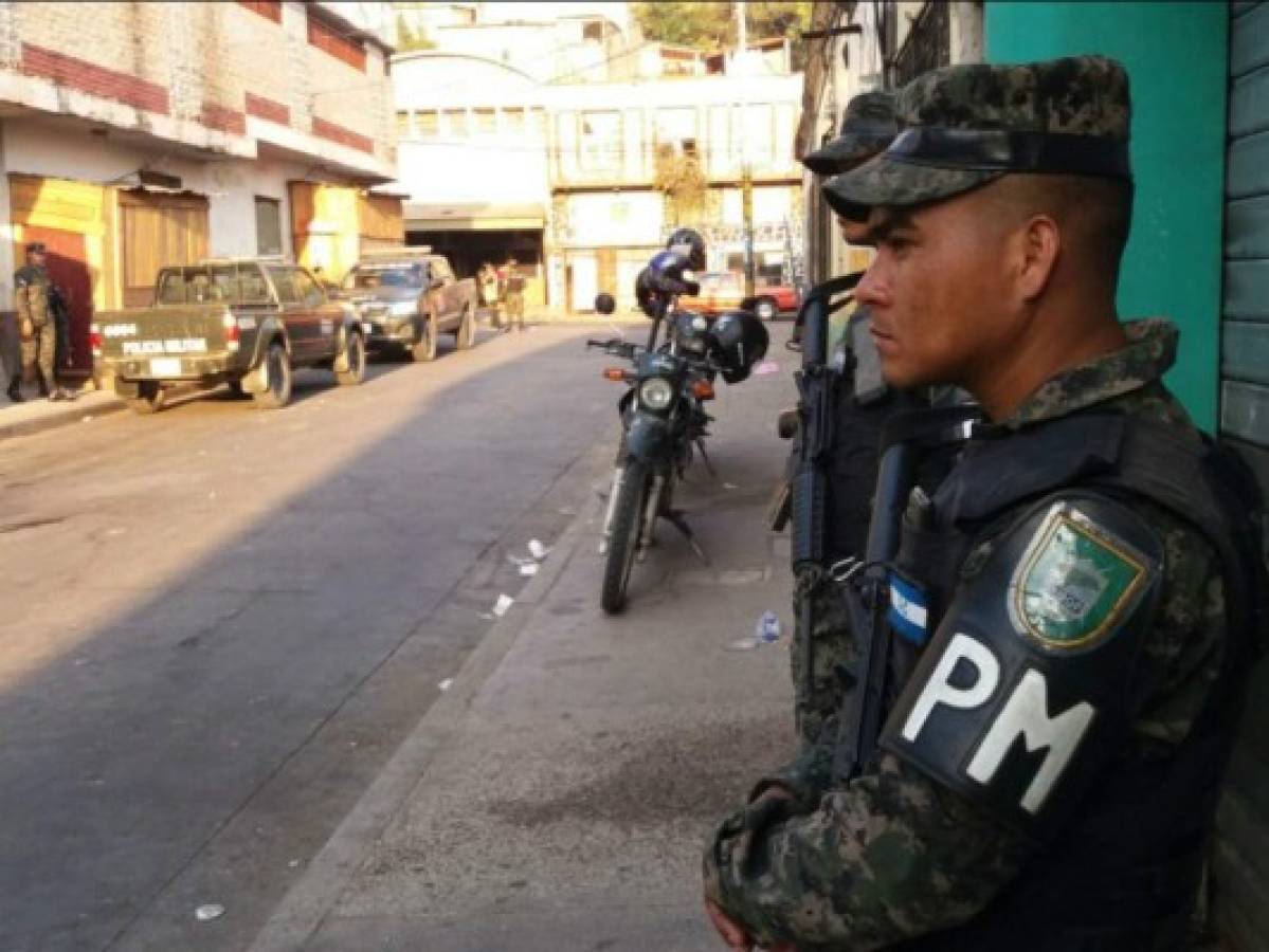 Siete empresas de buses son vigiladas por militares en la capital de Honduras  