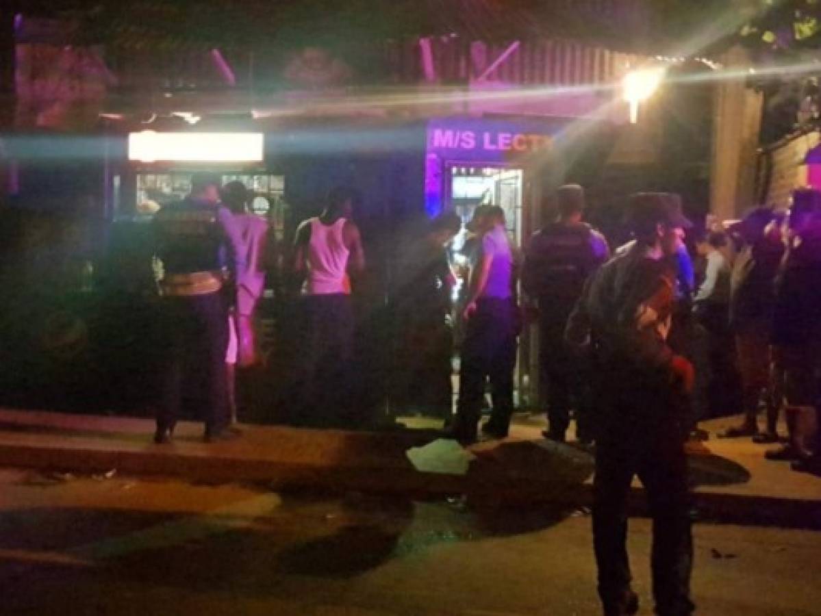 Dos policías fueron rociados con ácido durante un operativo en Roatán  