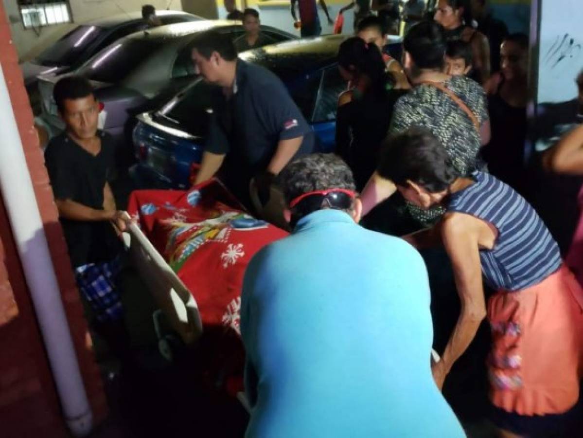 La víctima murió antes de llegar al hospital de la zona. Los familiares rompieron en llanto en el lugar.