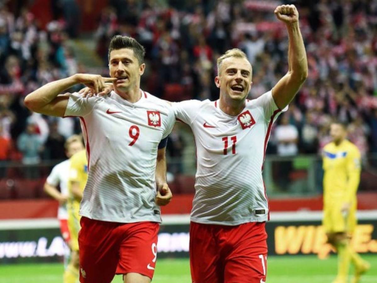 Polonia vence a Kazajistán (3-0) y mantiene el pulso con Dinamarca