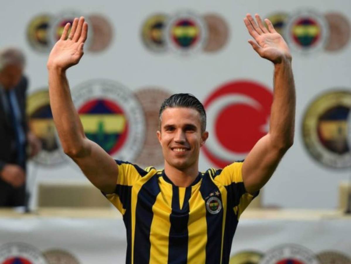 El ojo de Van Persie no sufre daños tras un golpe en partido con el Fenerbaçhe