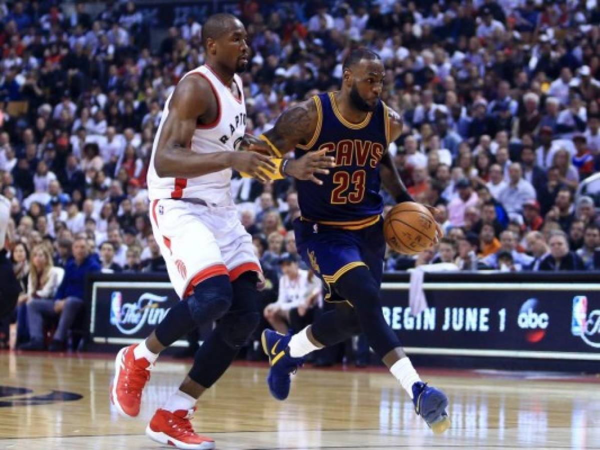 NBA: Cavaliers barren a Raptors en playoffs del Este