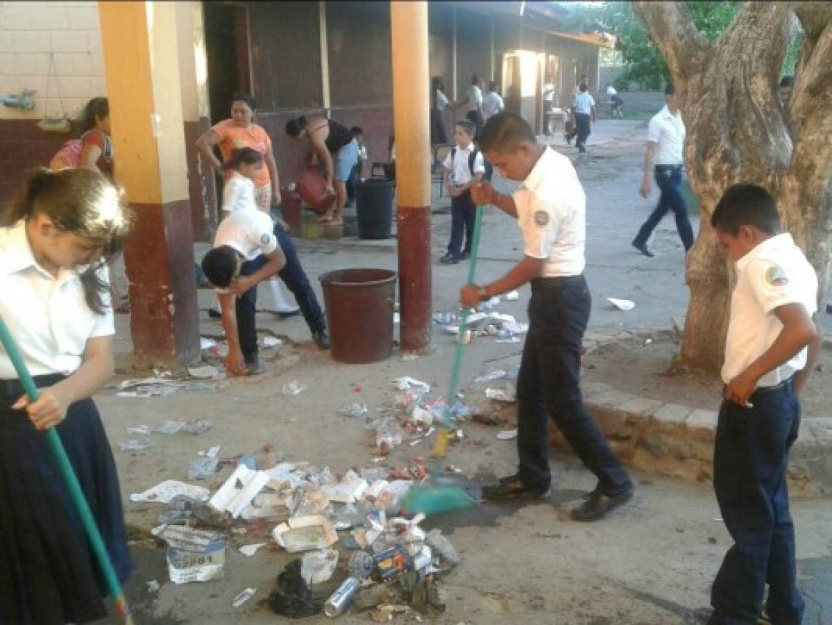 Honduras: Activistas de partidos políticos dejan escuelas repletas de basura tras elecciones primarias