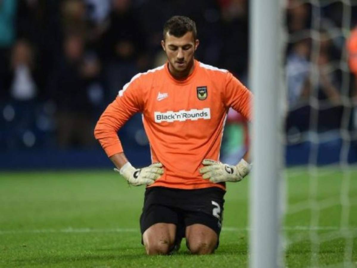 El portero del modesto Salford City, expulsado por orinar durante el partido