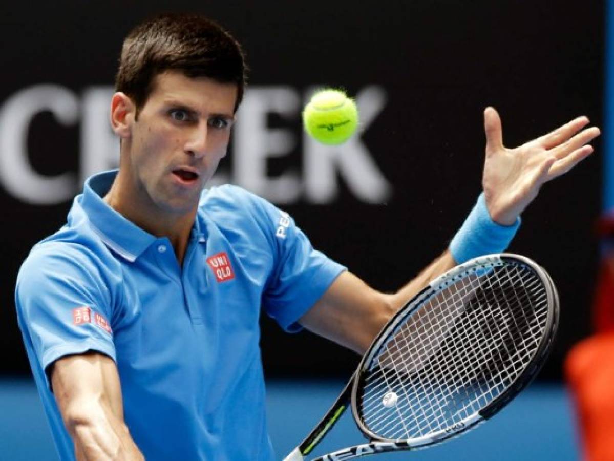 Williams y Djokovic avanzan en el Abierto de Australia