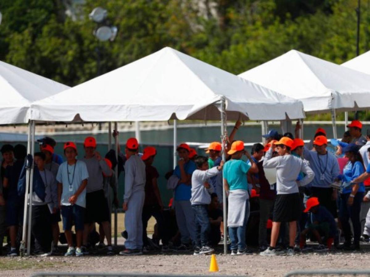 EEUU: Menores migrantes reciben terapias por videollamadas ante hacinamiento en centros de detención