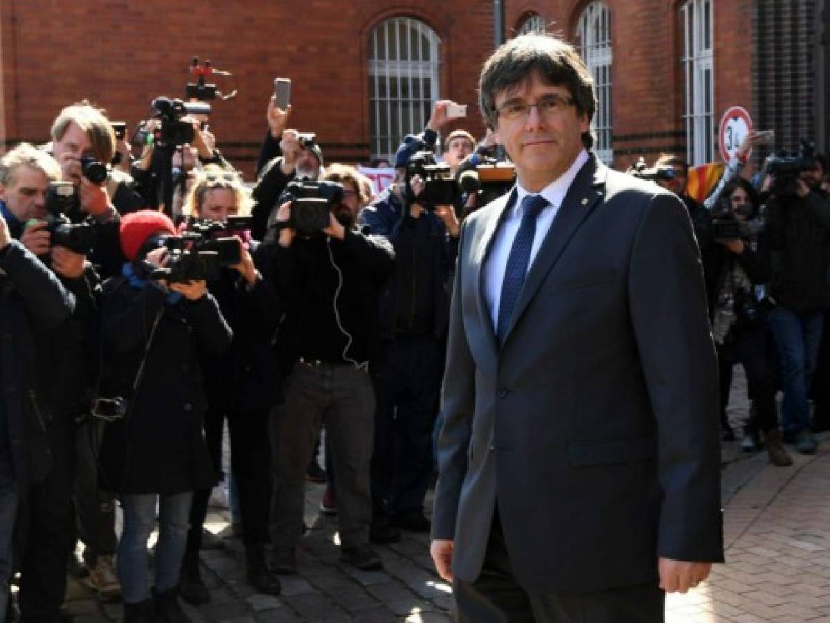 Fiscalía alemana pide extradición a España de expresidente catalán Puigdemont