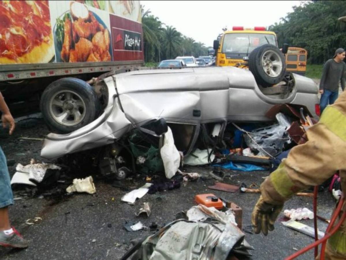 Fatal accidente deja dos muertos, entre ellos un bebé, en carretera que conduce a Tela