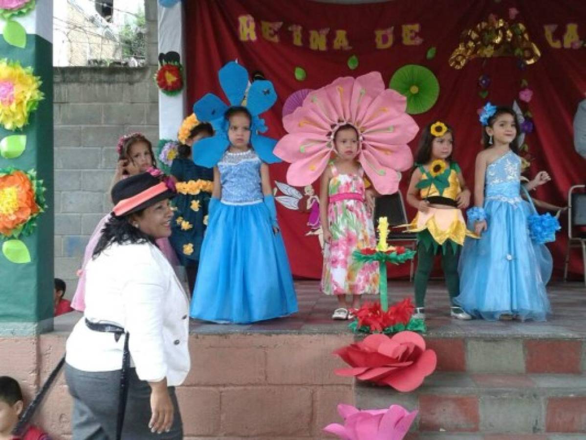 Eligen a las reinas de las flores en la capital