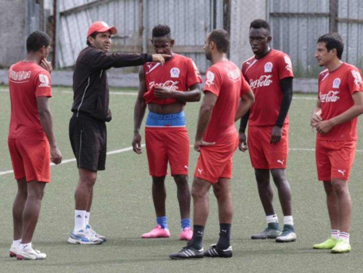 Olimpia no contará Johnny Palacios y Arnold Peralta ante Real Sociedad