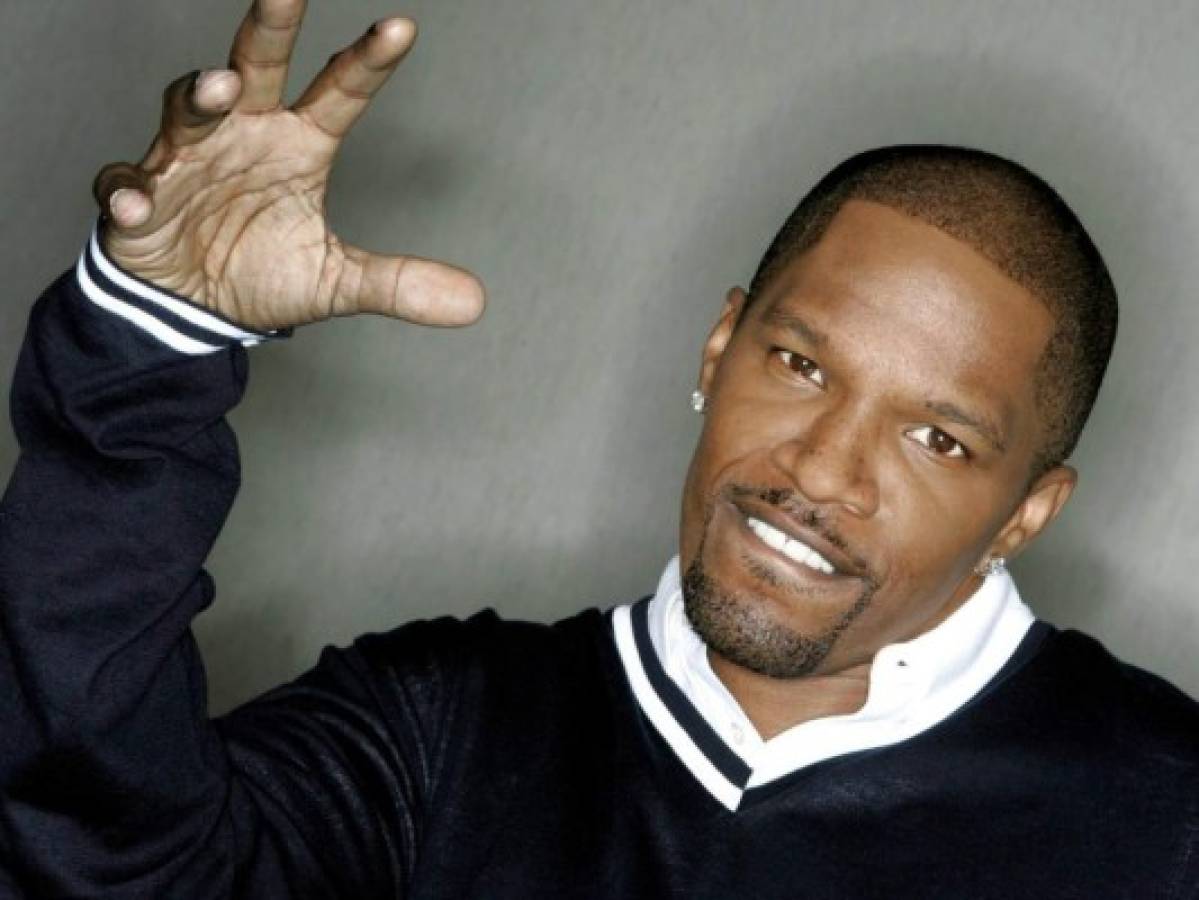 Jamie Foxx rescata a conductor de vehículo en llamas