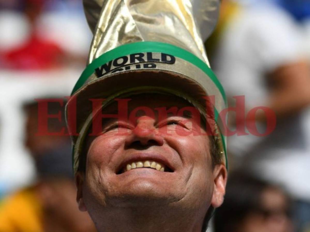 Ambientazo el que viven los aficionados en el partido de Dinamarca vs. Australia