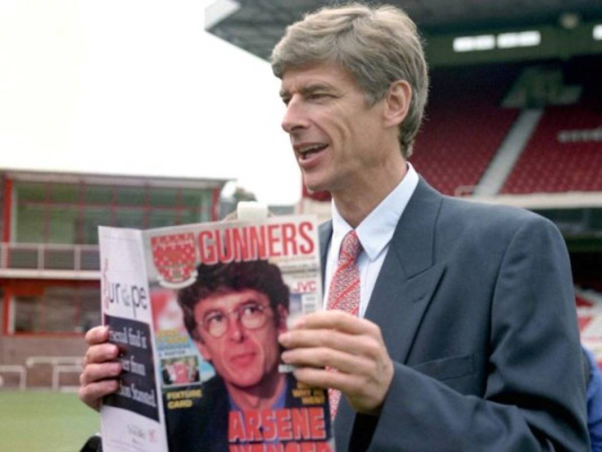 Wenger, de 67 años, vive sus momentos más duros en el banquillo del Arsenal.