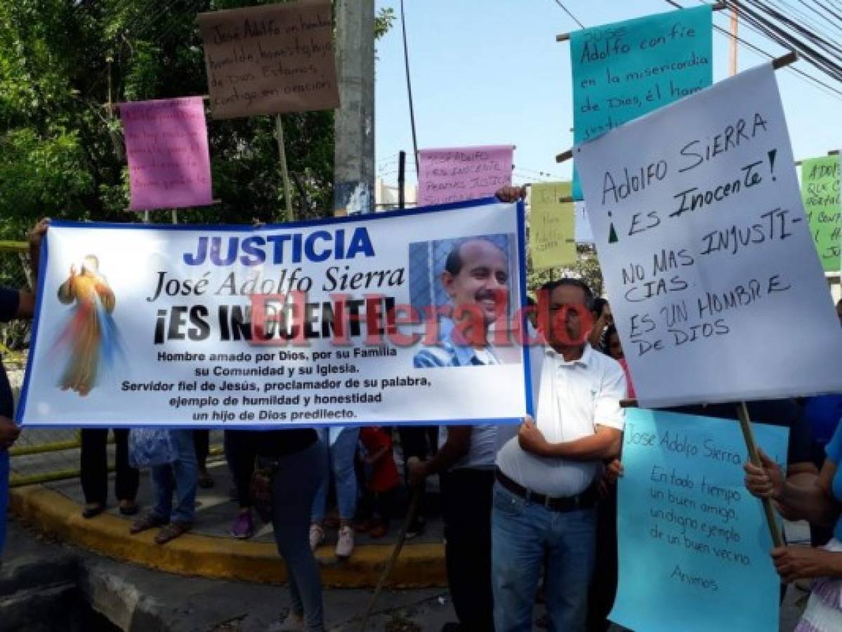 Protestan en las afueras de la CSJ por liberación de José Adolfo Sierra, señalado en caso Pandora