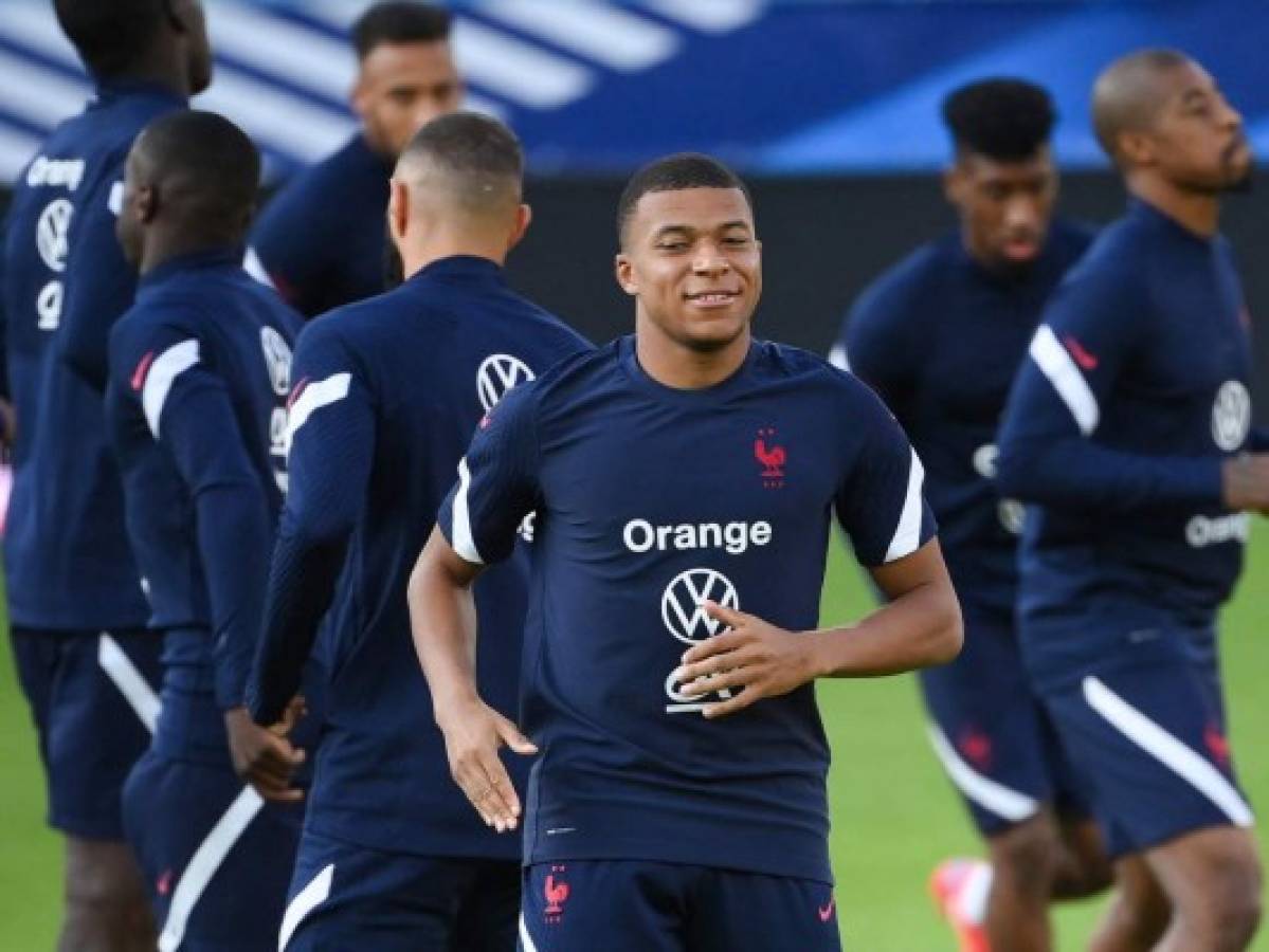 Tras movimientos de Messi y Ronaldo, Mbappé se queda y Griezmann al Atlético