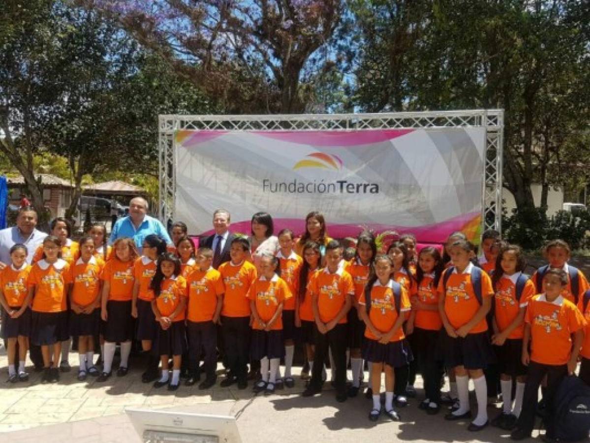 Fundación Terra dará 2,500 becas tutorías a escolares