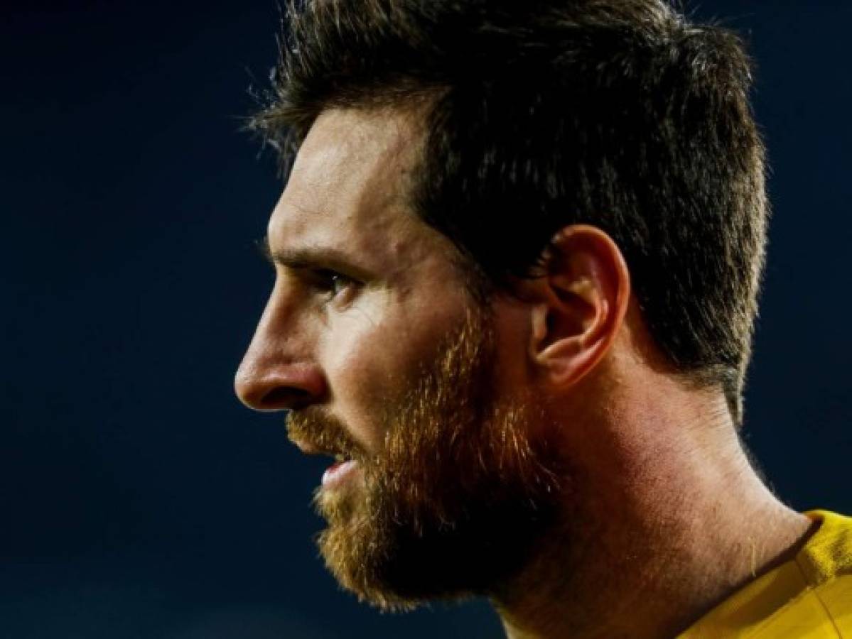 Messi ve 'raro' el caso de las redes sociales del Barcelona