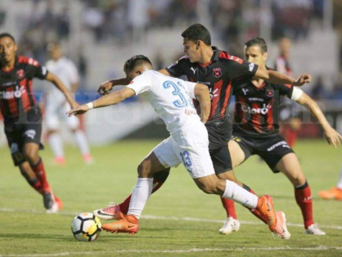 Benito Floro tras derrota ante Olimpia: 'La cancha estaba muy lisa y controlamos mal el balón'