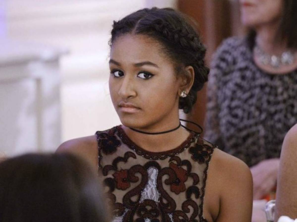 Sasha Obama causa furor en redes por usar atrevido escote